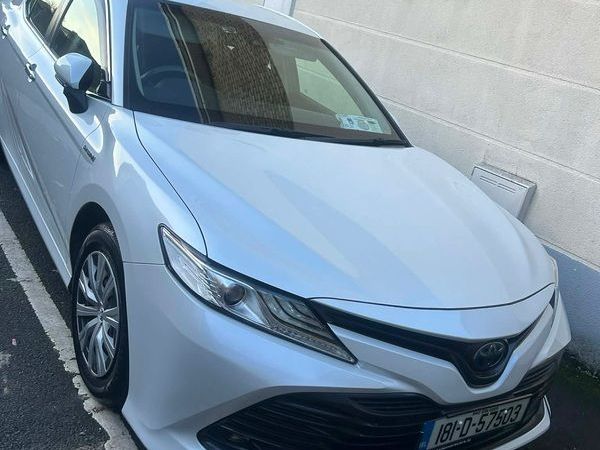 Toyota Camry Saloon, Petrol Hybrid, 2018, White