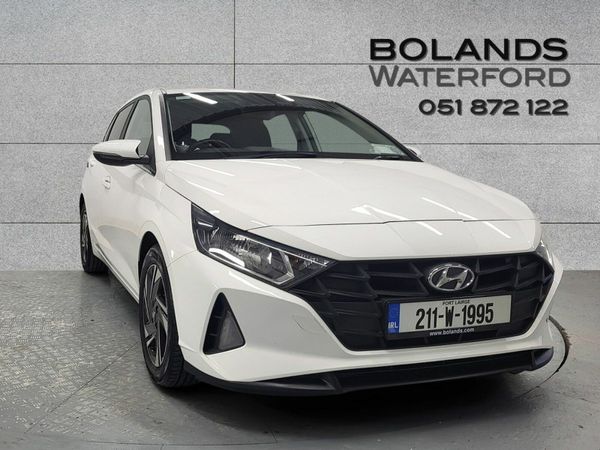 Hyundai i20 Hatchback, Petrol, 2021, White