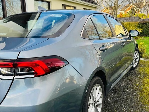 Toyota Corolla Saloon, Petrol Hybrid, 2020, Grey