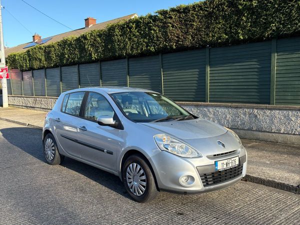 Renault Clio Hatchback, Petrol, 2011, Silver