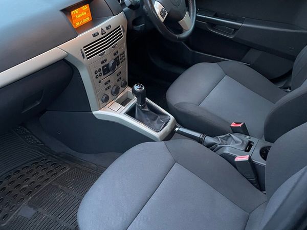 Opel Astra Saloon, Petrol, 2008, Black