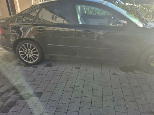 Volvo S40 Saloon, Diesel, 2010, Black