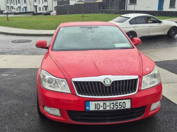 Skoda Octavia Hatchback, Diesel, 2010, Red