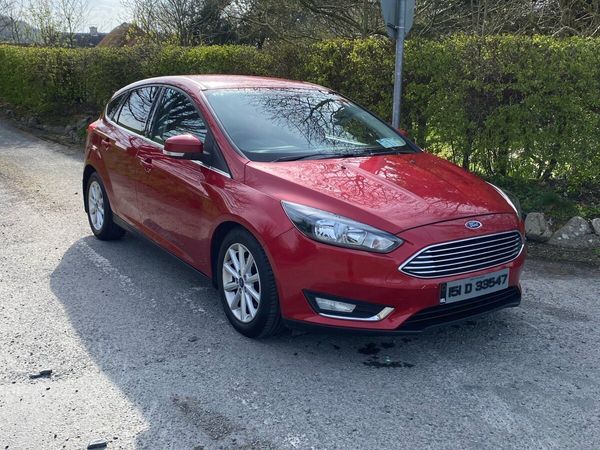 Ford Focus Hatchback, Petrol, 2015, Red