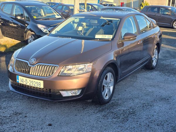 Skoda Octavia Saloon, Petrol, 2014, Brown