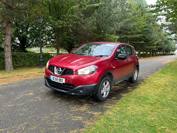 Nissan Qashqai Hatchback, Diesel, 2012, Red