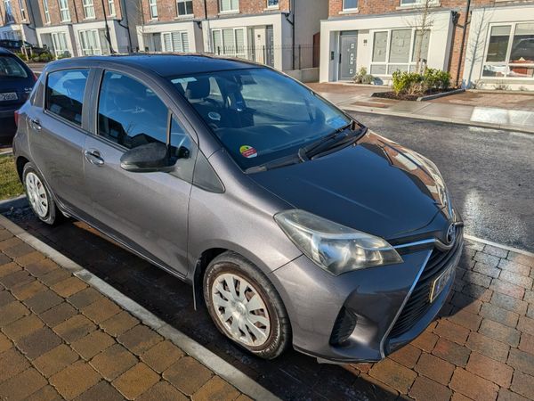 Toyota Yaris Hatchback, Petrol, 2015, Grey