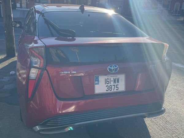 Toyota Prius Saloon, Petrol, 2016, Red