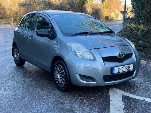 Toyota Yaris Hatchback, Petrol, 2011, Silver