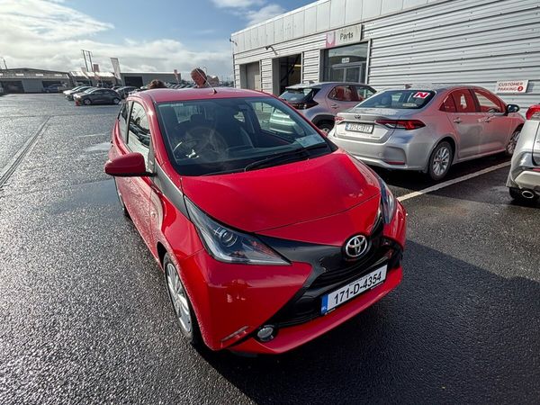 Toyota Aygo Hatchback, Petrol, 2017, Red