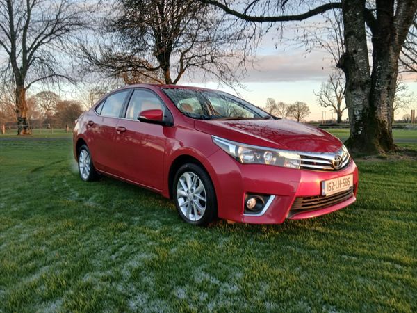 Toyota Corolla Saloon, Petrol, 2015, Red