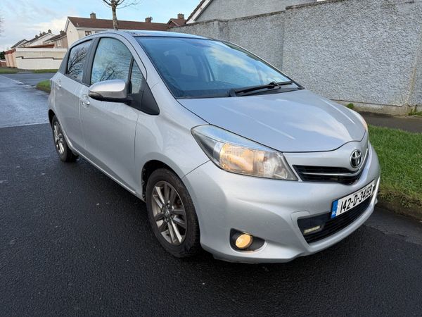 Toyota Yaris Hatchback, Petrol, 2014, Silver