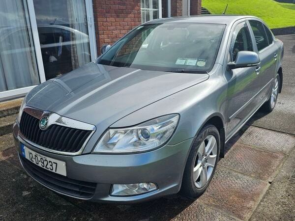 Skoda Octavia Saloon, Diesel, 2012, Grey