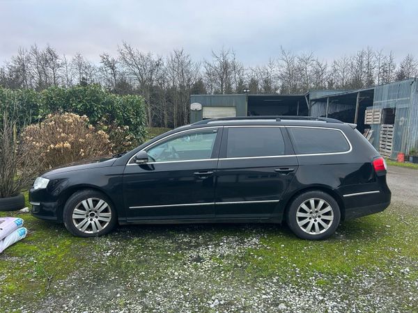 Volkswagen Passat Estate, Petrol, 2009, Black