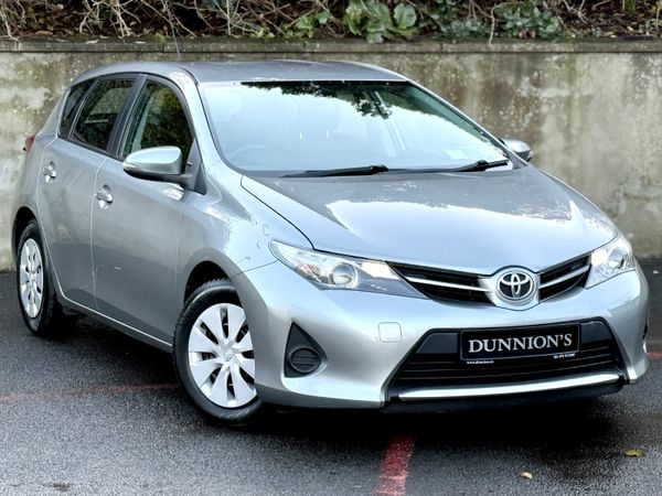 Toyota Auris Hatchback, Diesel, 2015, Grey