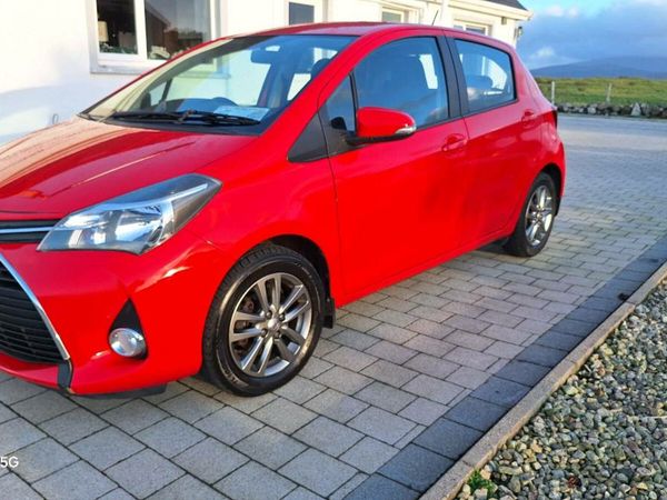 Toyota Yaris Hatchback, Petrol, 2017, Red