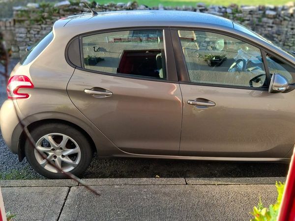 Peugeot 208 Hatchback, Diesel, 2014, Grey