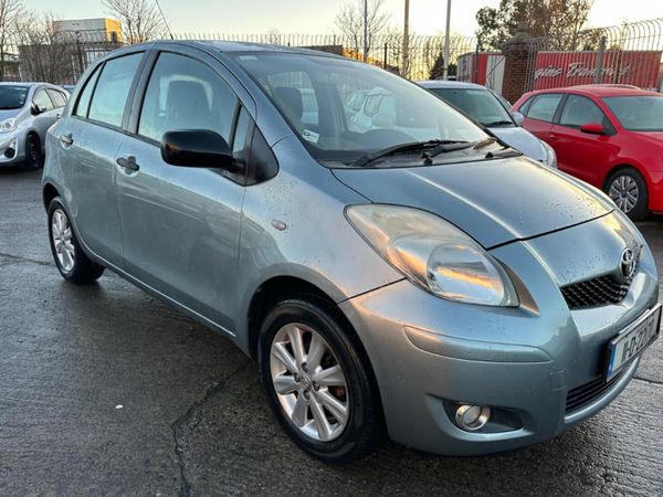 Toyota Yaris Hatchback, Petrol, 2011, Silver