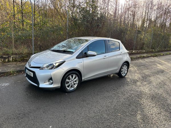 Toyota Yaris Hatchback, Petrol Hybrid, 2013, Silver