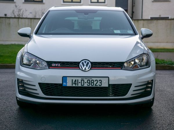 Volkswagen Golf Hatchback, Petrol, 2014, White