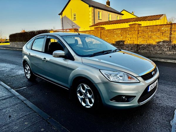 Ford Focus Hatchback, Diesel, 2010, Gold