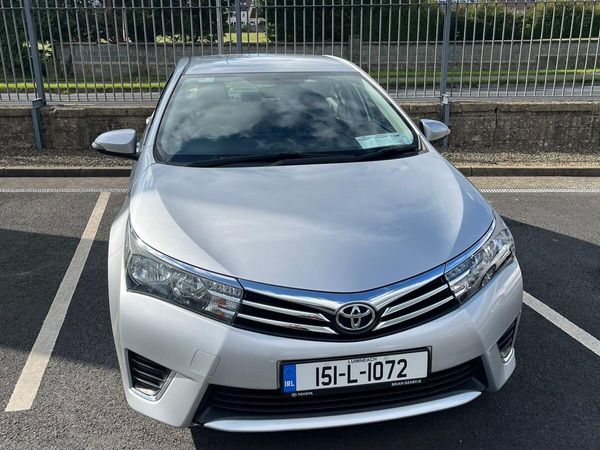 Toyota Corolla Saloon, Petrol, 2015, Silver