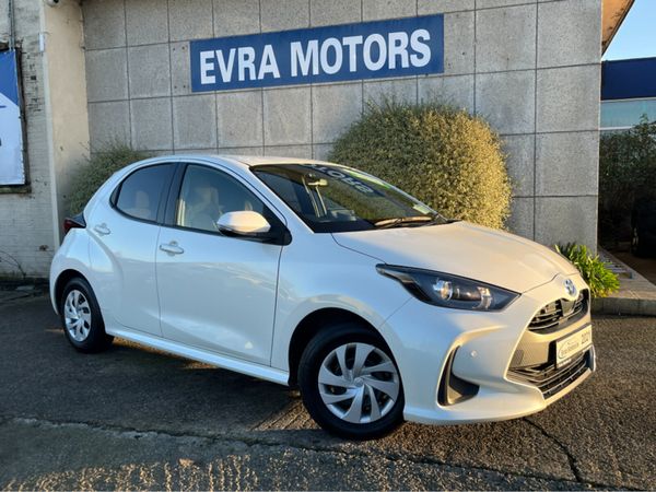 Toyota Yaris Hatchback, Petrol Hybrid, 2021, White
