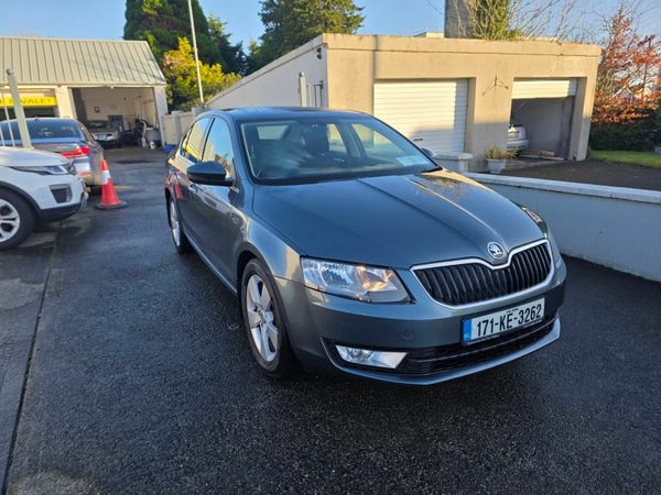 Skoda Octavia Saloon, Diesel, 2017, Grey