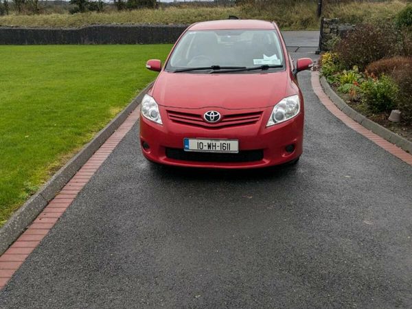 Toyota Auris Hatchback, Diesel, 2010, Red