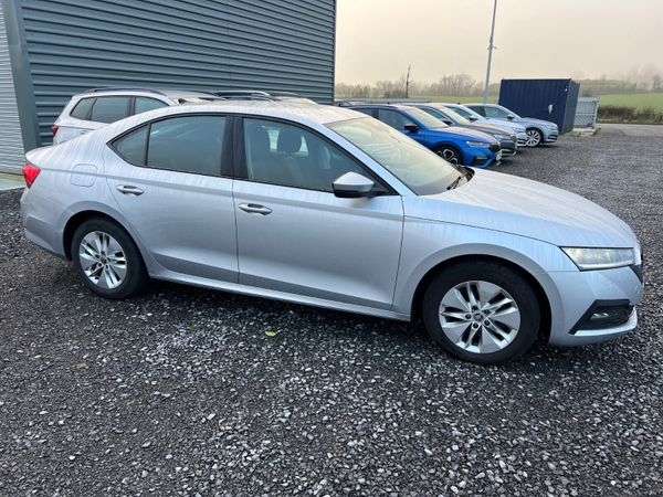Skoda Octavia Hatchback, Diesel, 2022, Silver