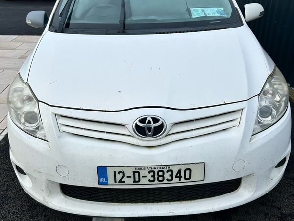 Toyota Auris Hatchback, Diesel, 2012, White