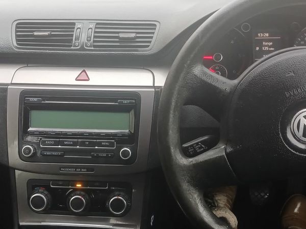 Volkswagen Passat Saloon, Diesel, 2010, Black