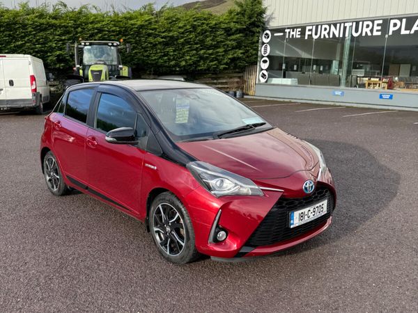 Toyota Yaris MPV, Petrol Hybrid, 2018, Red