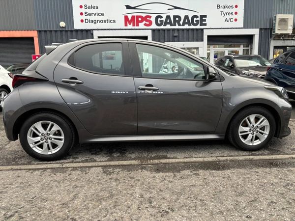 Toyota Yaris Hatchback, Petrol Hybrid, 2022, Grey