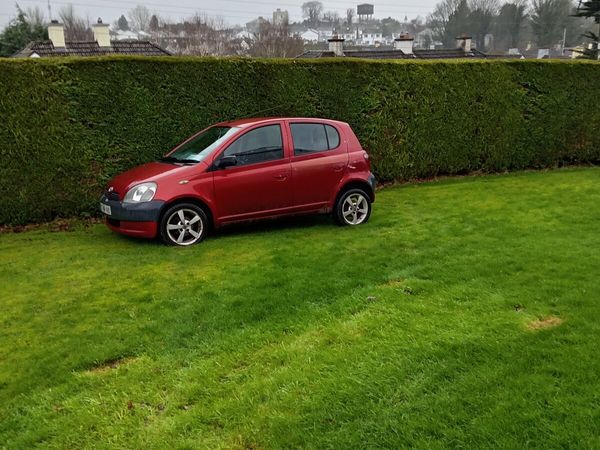 Toyota Yaris Hatchback, Petrol, 2003, Red