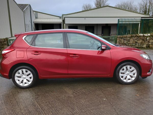 Nissan Pulsar Hatchback, Diesel, 2016, Red