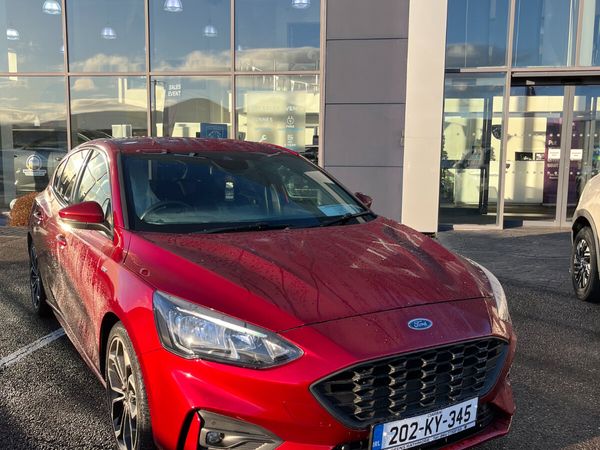 Ford Focus Hatchback, Diesel, 2020, Red