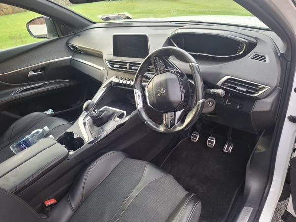 Peugeot 5008 MPV, Diesel, 2019, White