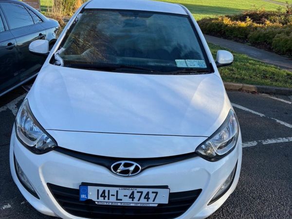 Hyundai i20 Hatchback, Petrol, 2014, White