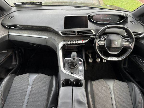 Peugeot 5008 MPV, Diesel, 2018, Black