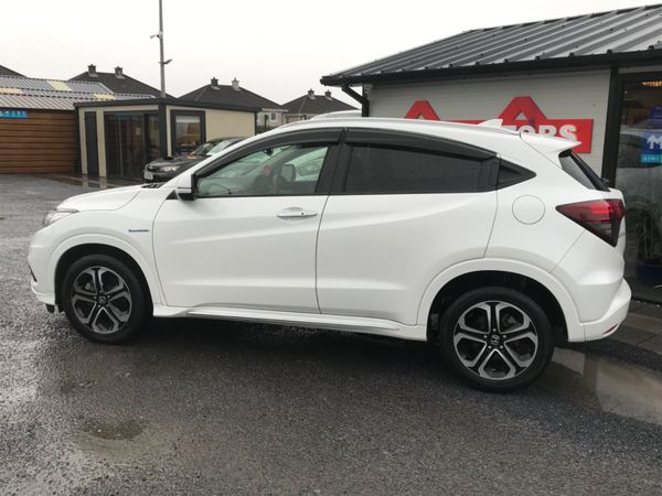 Honda Vezel SUV, Petrol Hybrid, 2020, White
