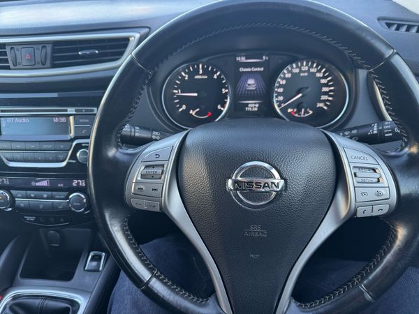 Nissan Qashqai Hatchback, Diesel, 2014, Grey