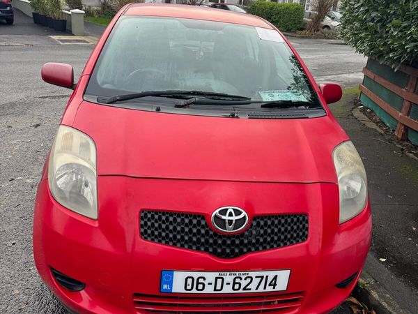 Toyota Yaris Hatchback, Petrol, 2006, Red