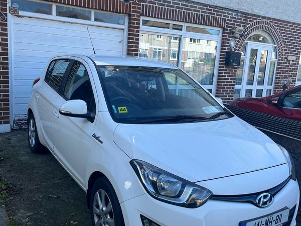 Hyundai i20 Hatchback, Petrol, 2014, White
