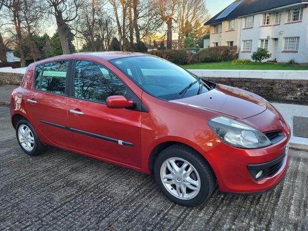 Renault Clio Hatchback, Petrol, 2006, Red