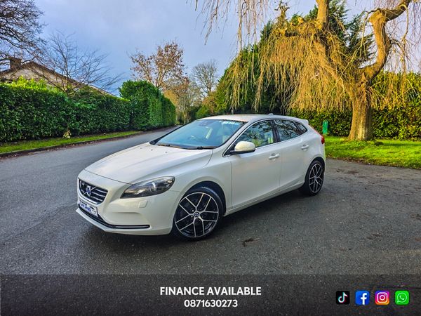 Volvo V40 Hatchback, Petrol, 2014, White