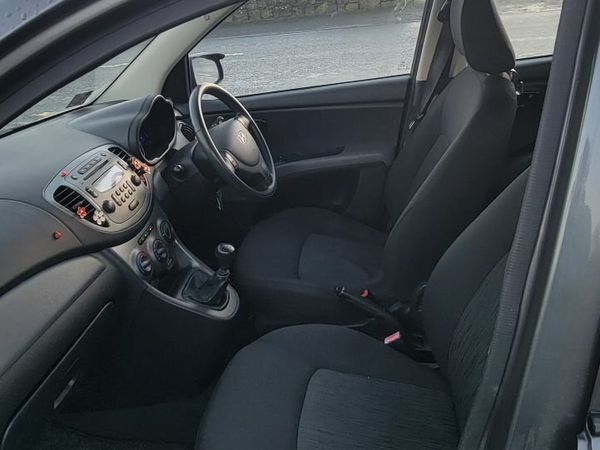 Hyundai i10 Hatchback, Petrol, 2011, Grey