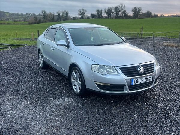 Volkswagen Passat Saloon, Diesel, 2009, Silver