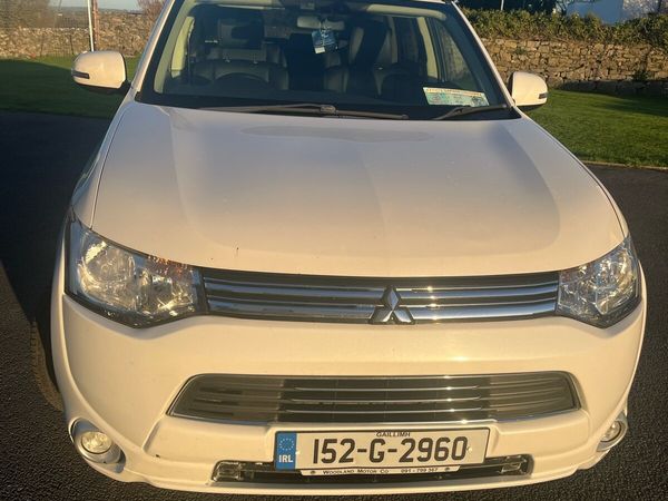 Mitsubishi Outlander SUV, Petrol Plug-in Hybrid, 2015, White