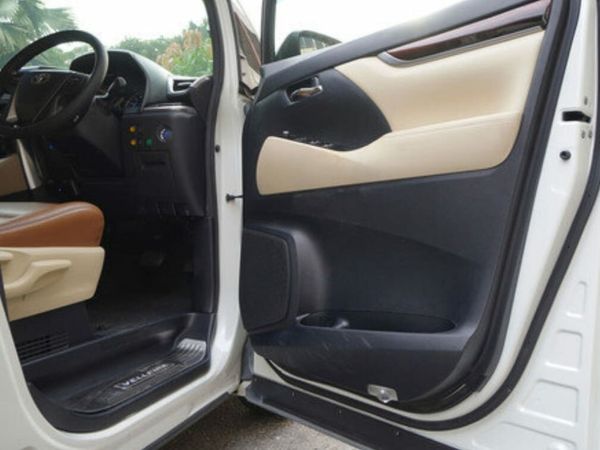 Toyota Vellfire Estate, Petrol Hybrid, 2016, White